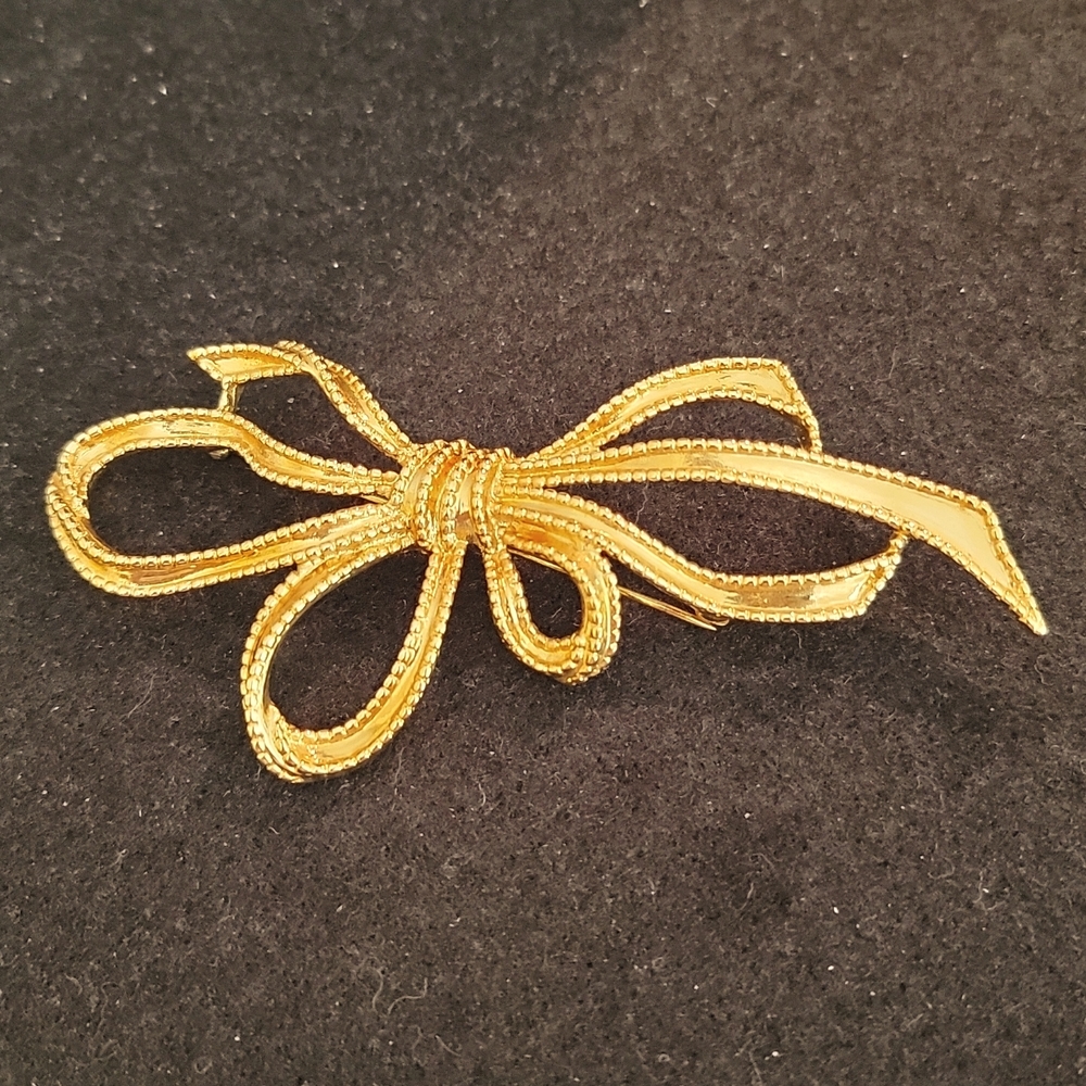 Trifari Vintage 1970-80s Gold Tone Ribbon Brooch